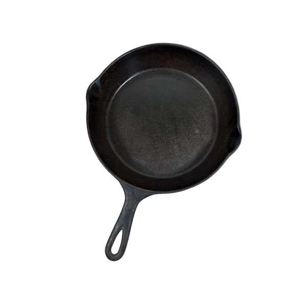 Wagner Ware Sidney Ohio Cast Iron Skillet No 8 Vintage c1940s Cookware. A black cast iron skillet with a single loop handle, photographed from directly above on a textured off-white fabric background.