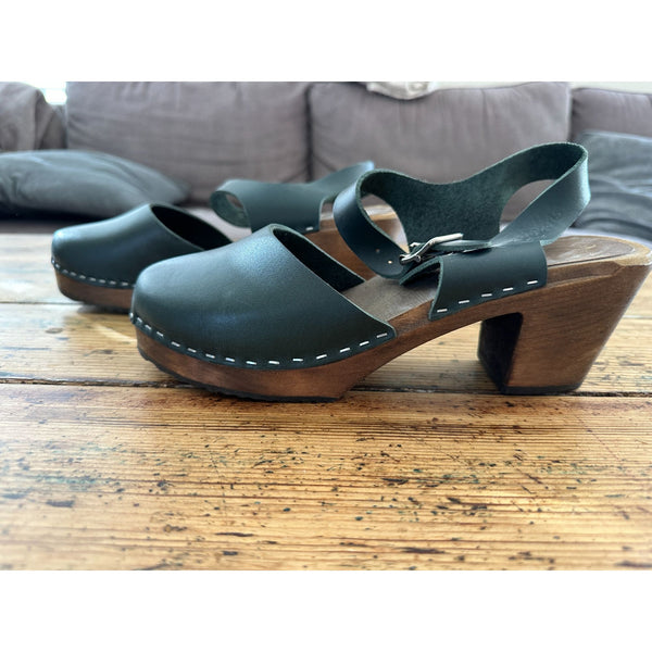 Lottas Womens Swedish Green Leather Clogs