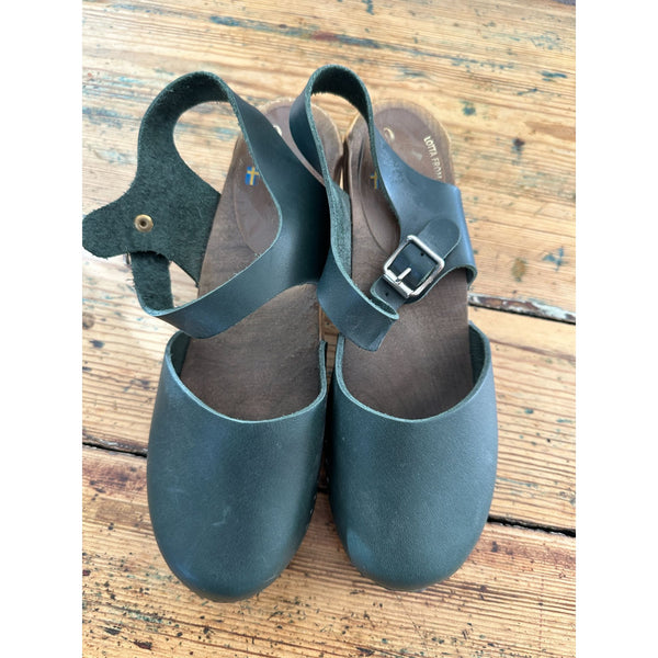 Lottas Womens Swedish Green Leather Clogs