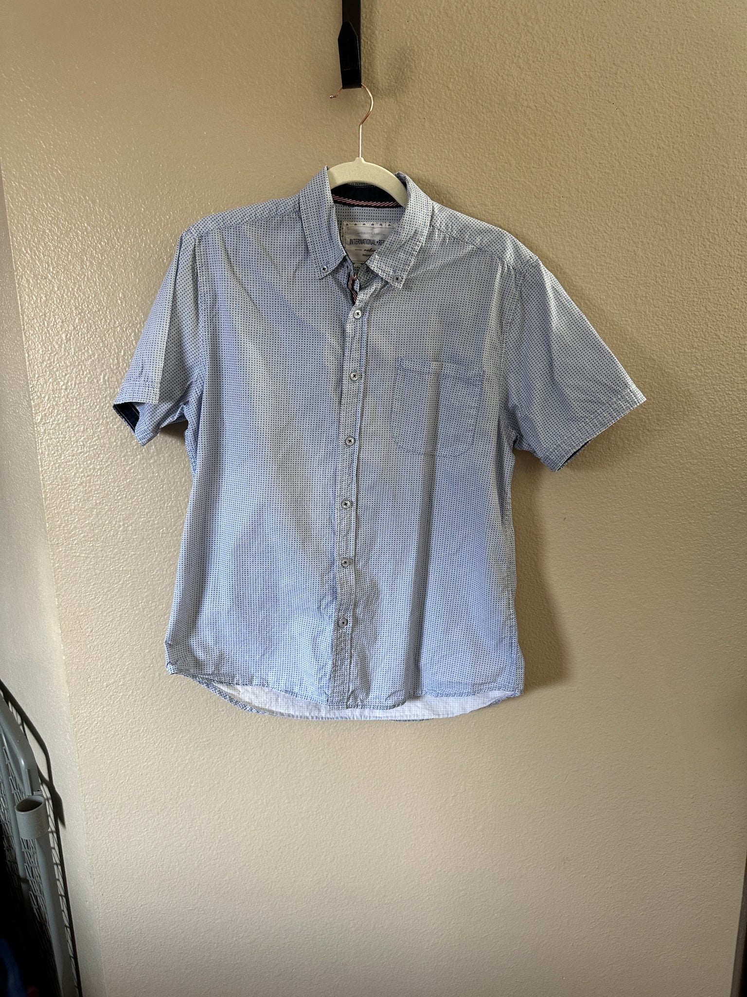 International Report Men's Dress Shirt