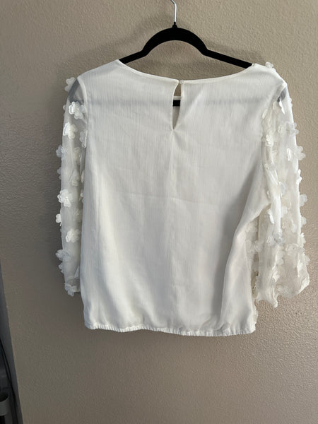 7th Avenue White Flower Blouse