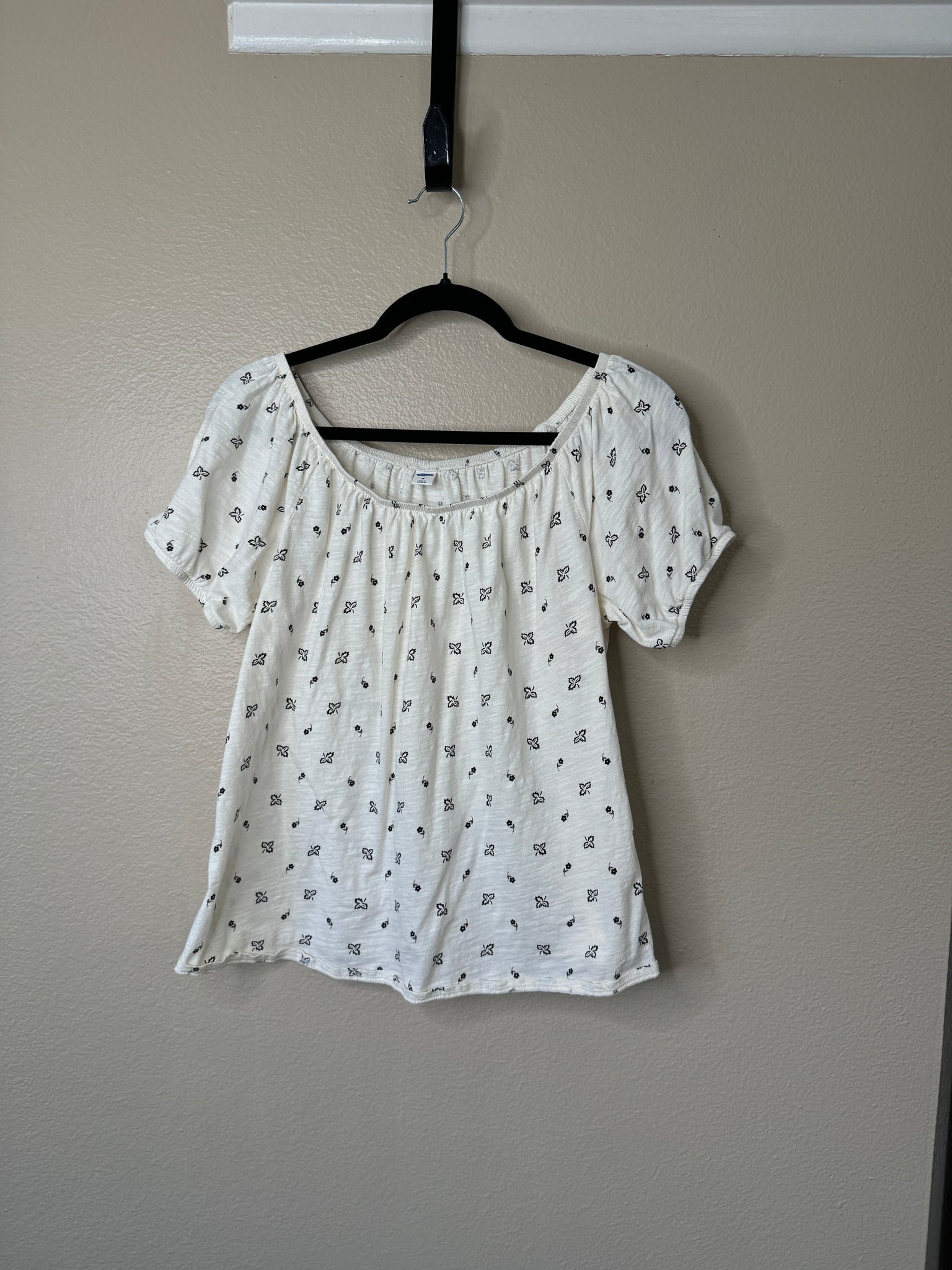 Old Navy Women's White with Black Leaves Short Sleeve Blouse