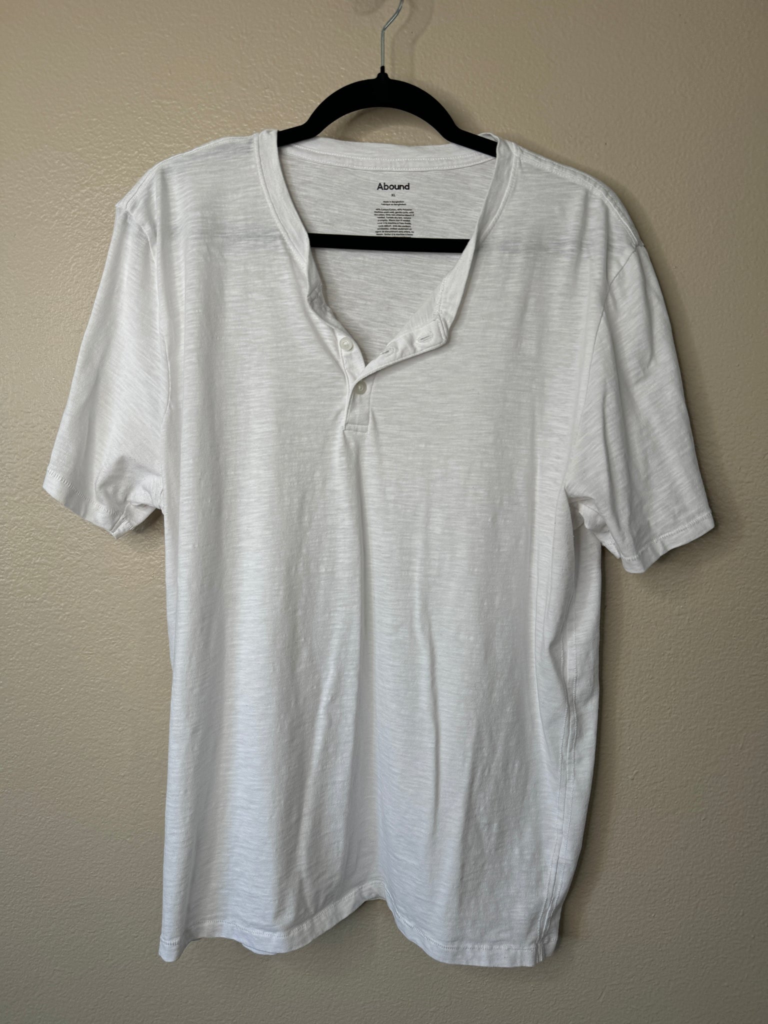 Abound Men's White Short Sleeve Shirt