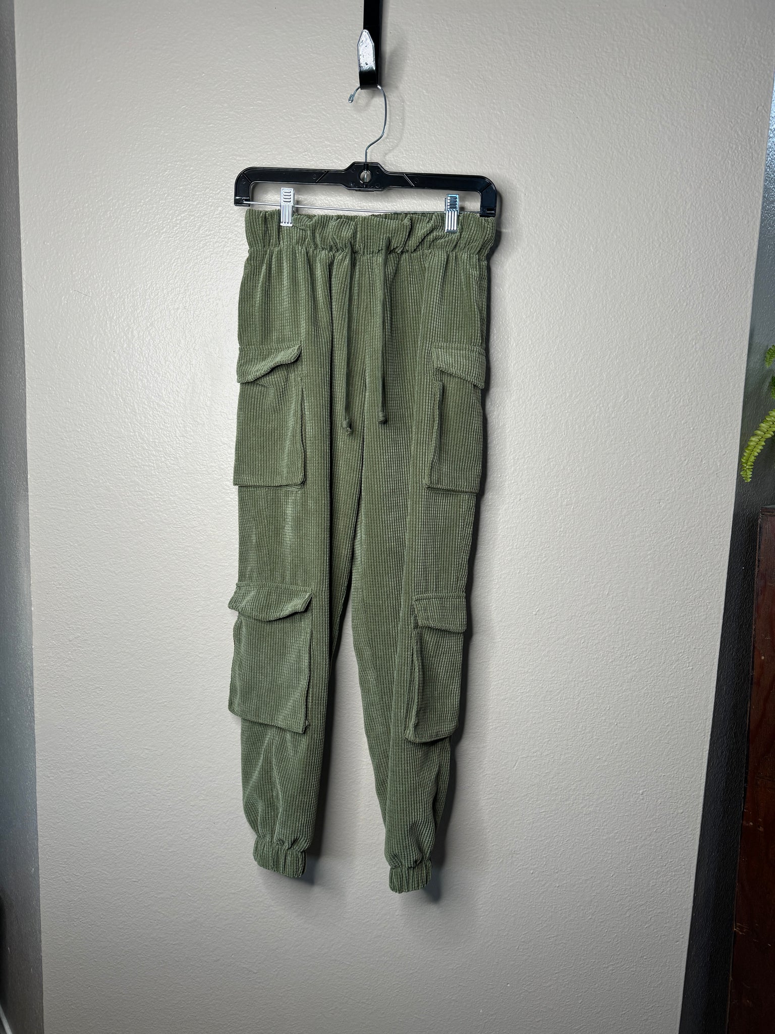 Forever 21 Women's Green Cargo Joggers