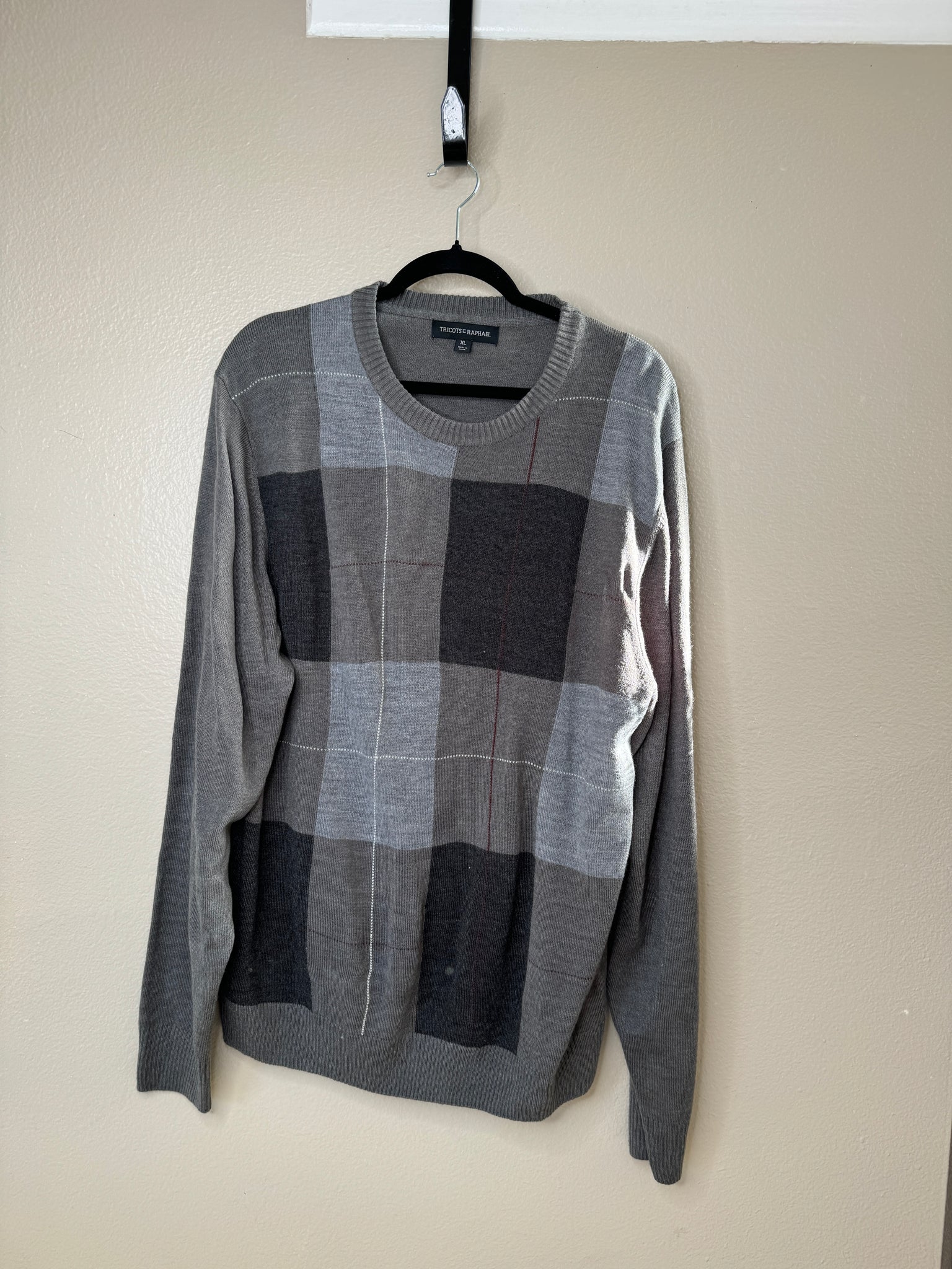 Tricot's St Raphael Men's Plaid Sweater