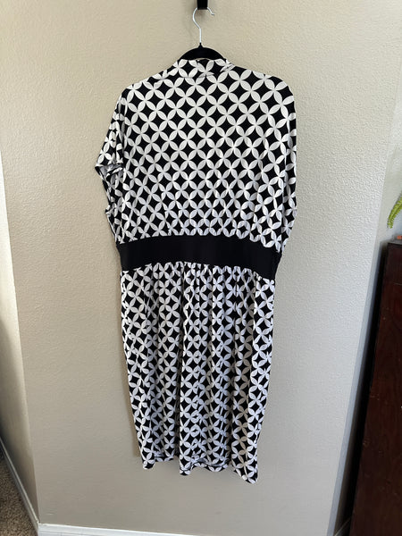 Lane Bryant Women's Black/White Short Sleeve Midi Dress