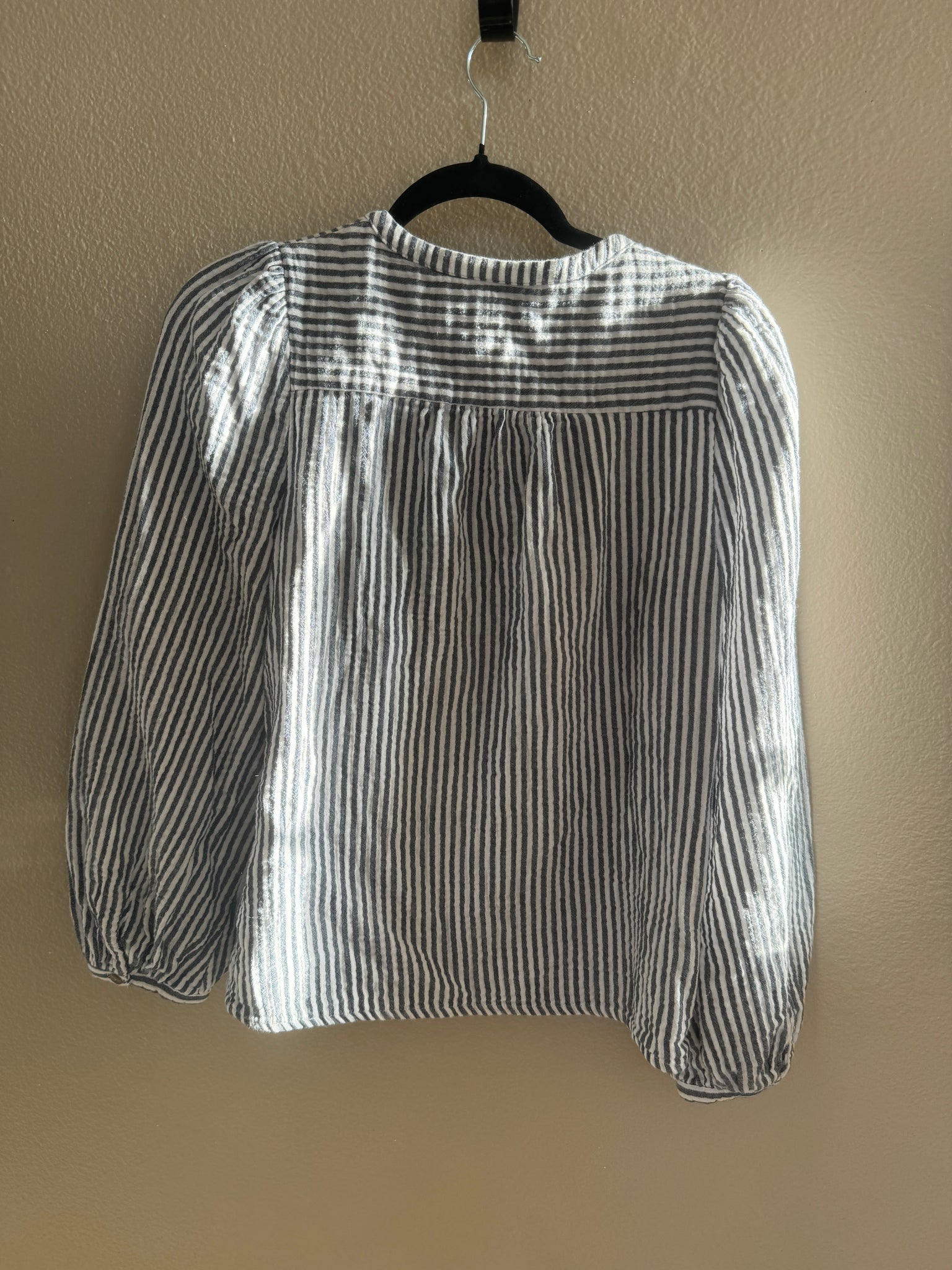 Universal Thread Women's Blue Striped Blouse