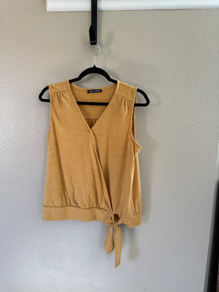 Cable & Gauge Women's Yellow Sleeveless Blouse