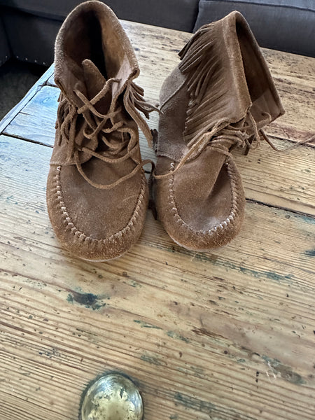 Minnetonka Moccasins Lace Boots