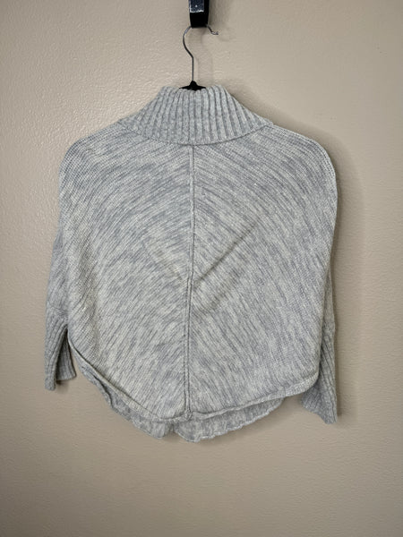 Cherokee Women's Gray Shawl