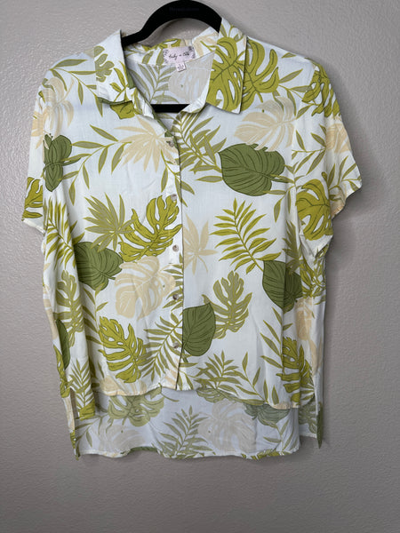 Bailey & Chloe Women's Hawaiian Shirt