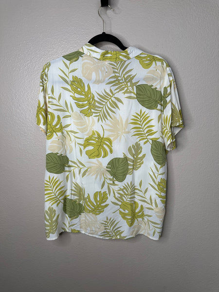 Bailey & Chloe Women's Hawaiian Shirt