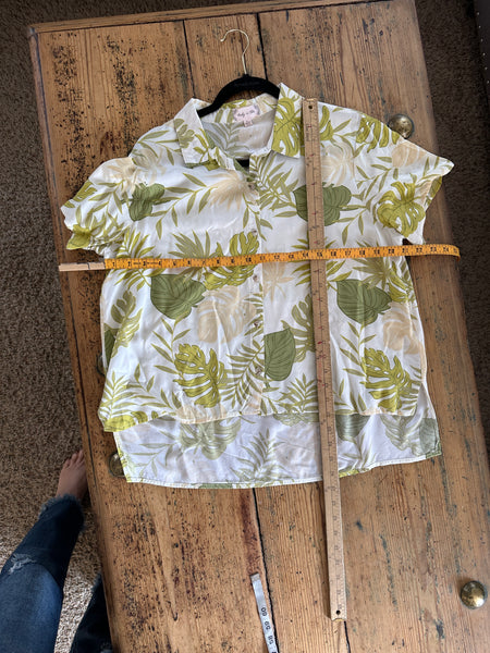 Bailey & Chloe Women's Hawaiian Shirt