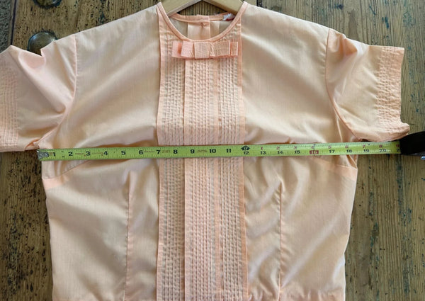 Vintage Womens tuxedo front short peach shirt