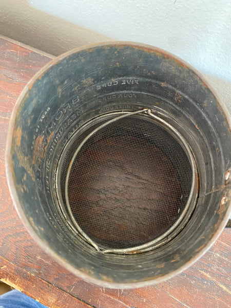Vintage Bromwells 5 cup sifter