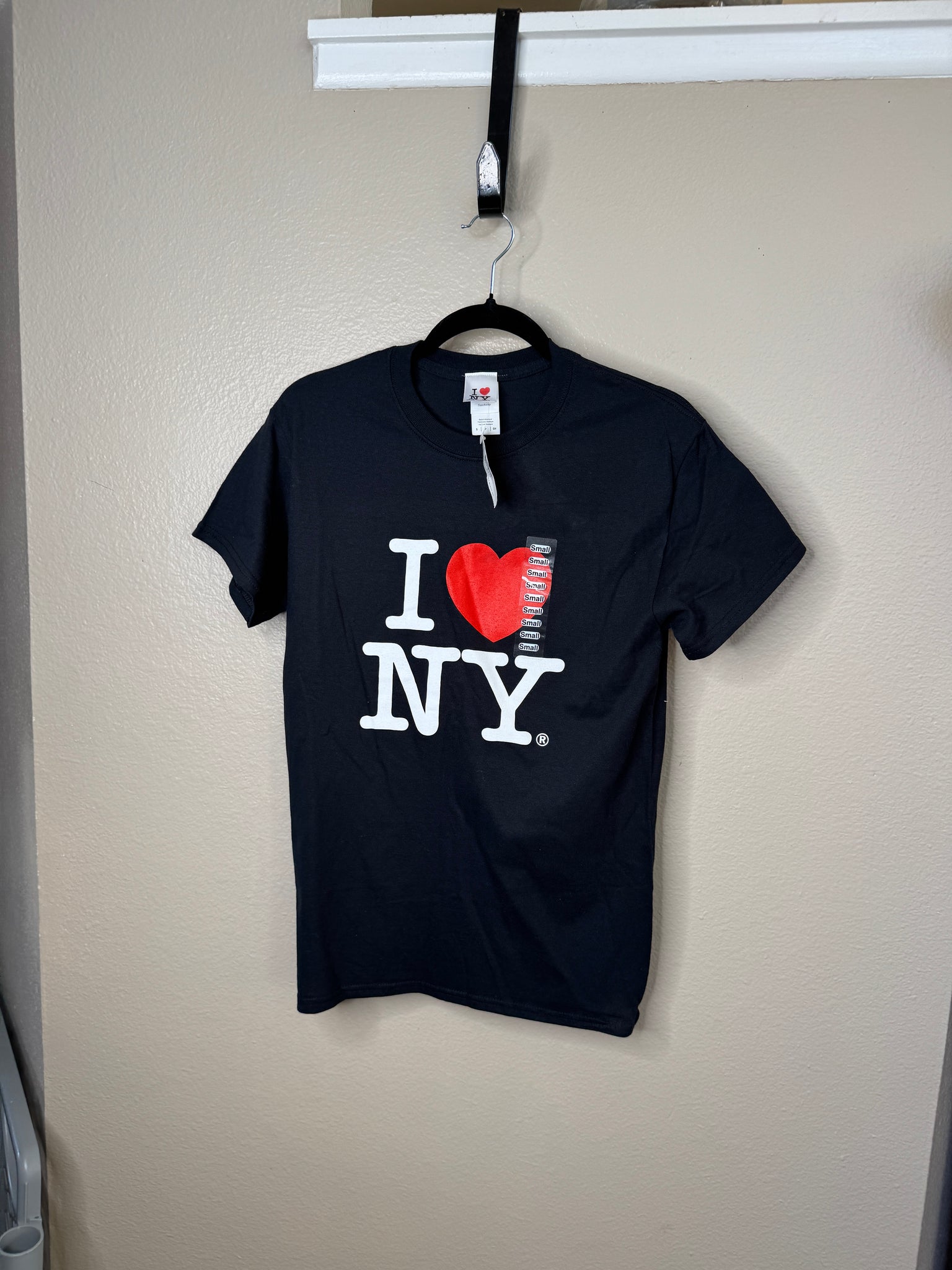 NWT-Gildan Men's Black New York Shirt 