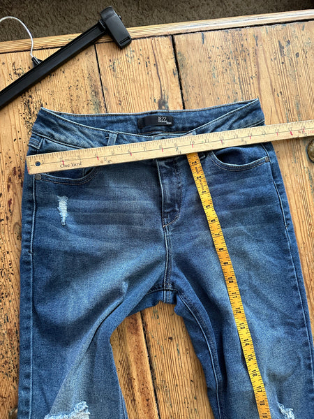 1822 Women's Distressed Jeans