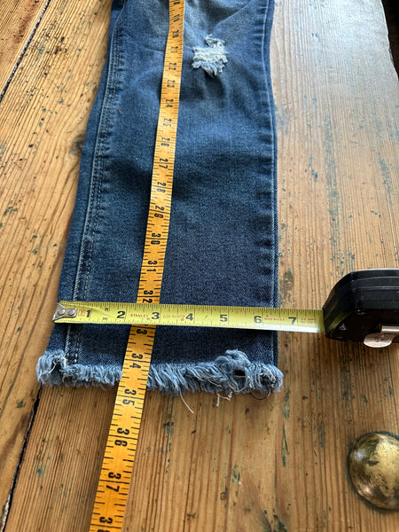 1822 Women's Distressed Jeans