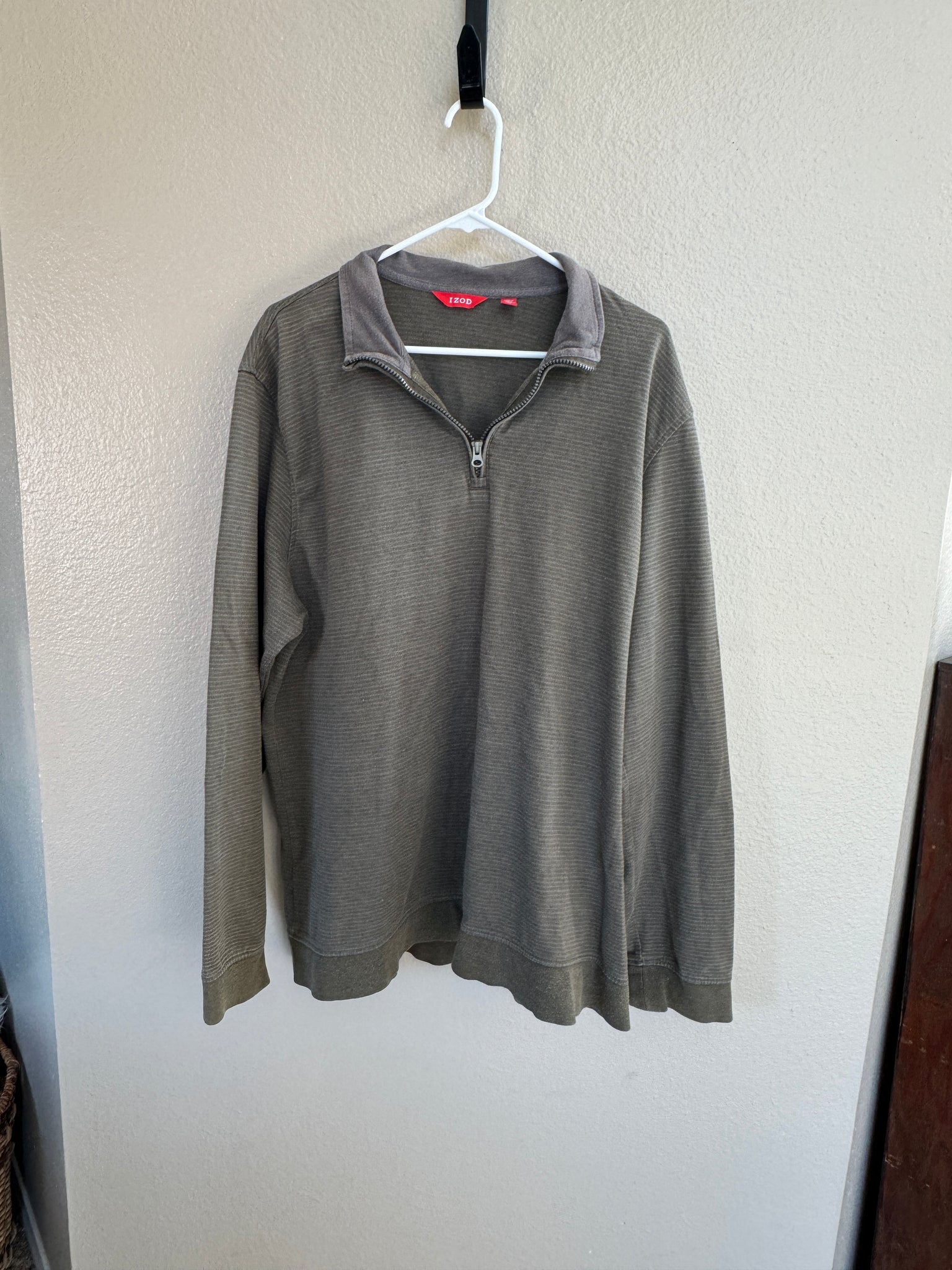 Izod Men's Pullover