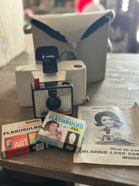 Polaroid Swinger Model 20 Land Camera with flash, manual and case