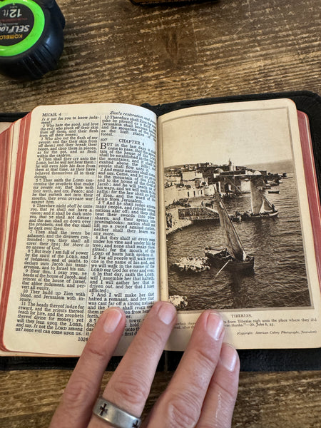 Vintage 1940s Pocket Bible Old and New Testament illustrated