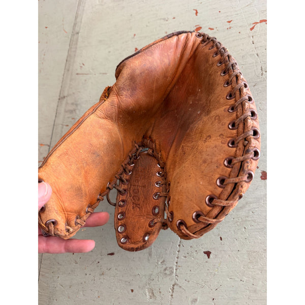 Antique The Trap Leather Baseball Glove Catchers Mitt 1940s Vintage Collectible