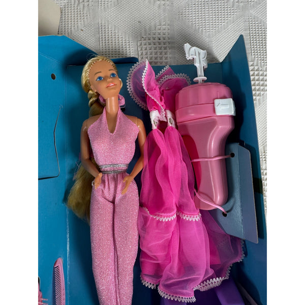 Twirly Curls Barbie Gift Set 1982 Mattel No 4097 w 2 Outfits and Accessories