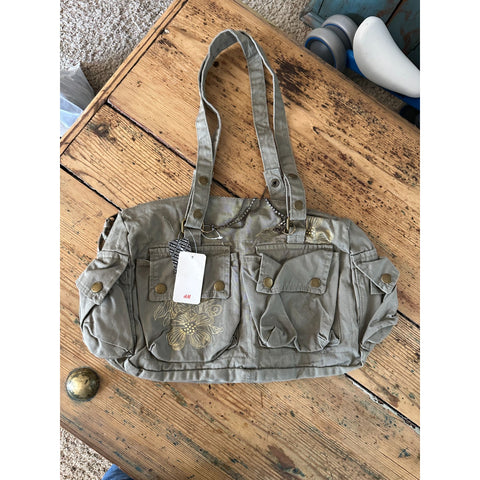 NWT-H&M Divided womens green Purse*