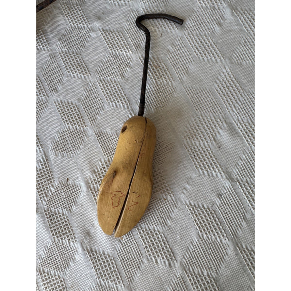 Redhead O A Miller Co Wooden Shoe Stretcher Form w Metal Handle Vintage Cobbler