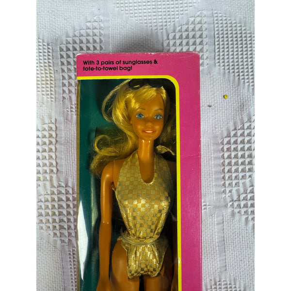 Sun Gold Malibu Barbie Doll Mattel Vintage 1983 Includes Accessories 1067 NIB