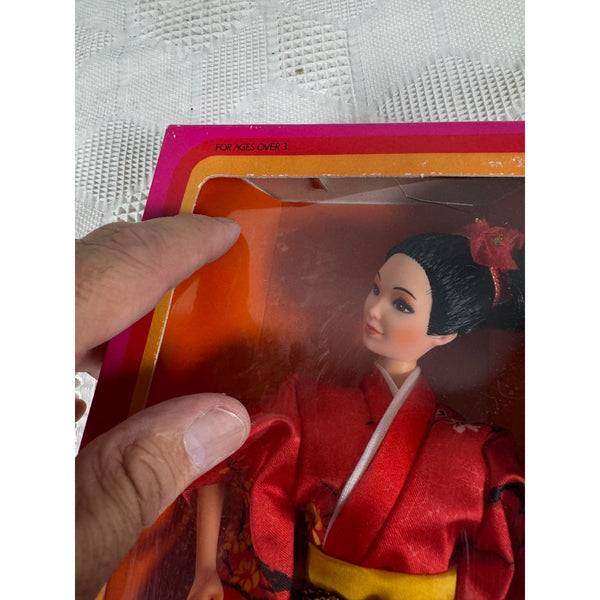 Japanese Barbie Dolls Of The World Collection Red Kimono 1984 Mattel 9481 NIB
